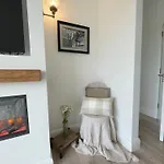 Two Bedroom Deluxe Sea View Guest アパート イニシュモア