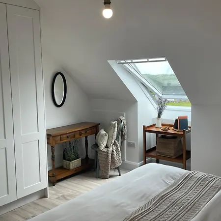 アパート Two Bedroom Deluxe Sea View Guest イニシュモア