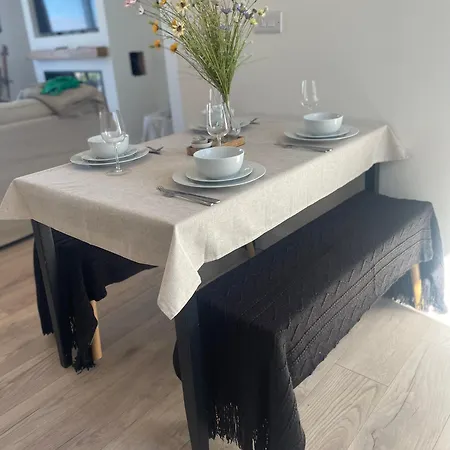 アパート Two Bedroom Deluxe Sea View Guest イニシュモア