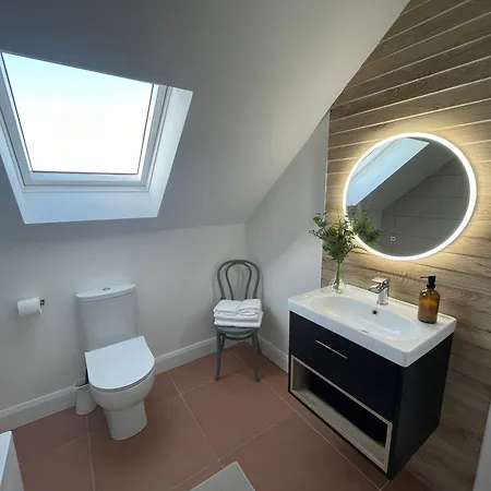 Two Bedroom Deluxe Sea View Guest *